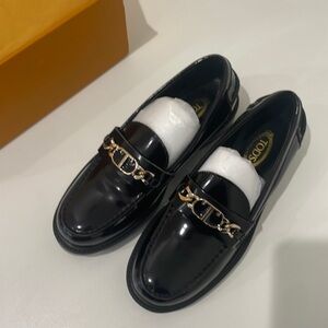 Logo Chain Semi Shiny Black Loafers size 36 
Tod’s inspired loafers brand new.
